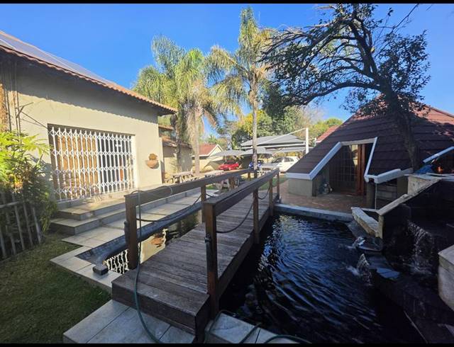 10 BEDROOM HOUSE FOR SALE IN BRACKENHURST